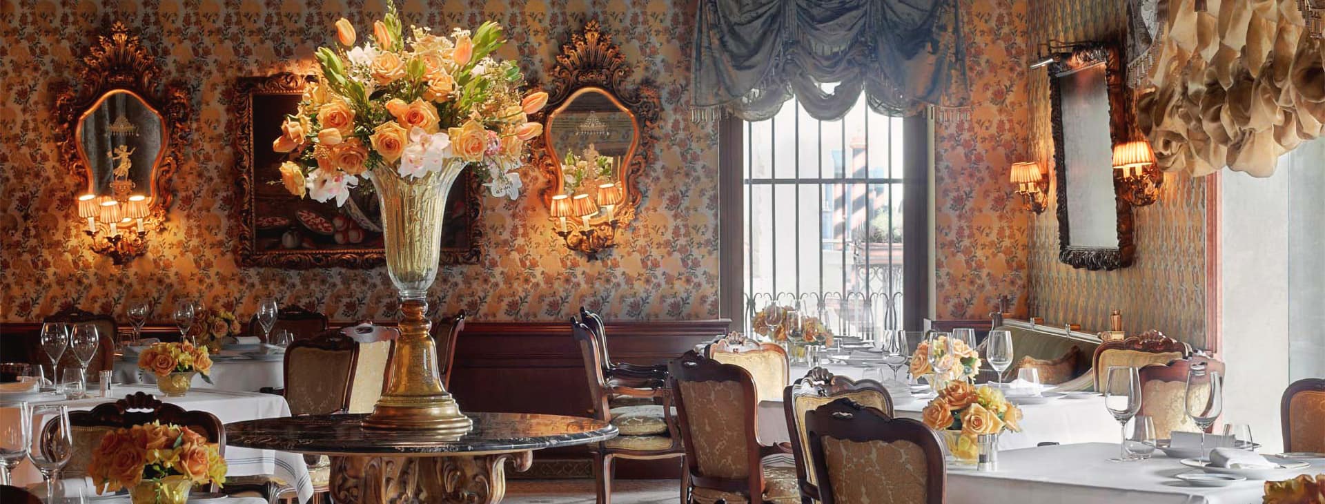 Esempio illuminotecnica: Gritti Palace Hotel - Progettazione di ambienti per il settore contract - la Gloria Home Design - Personal Interior Designer - Club del Doge Restaurant